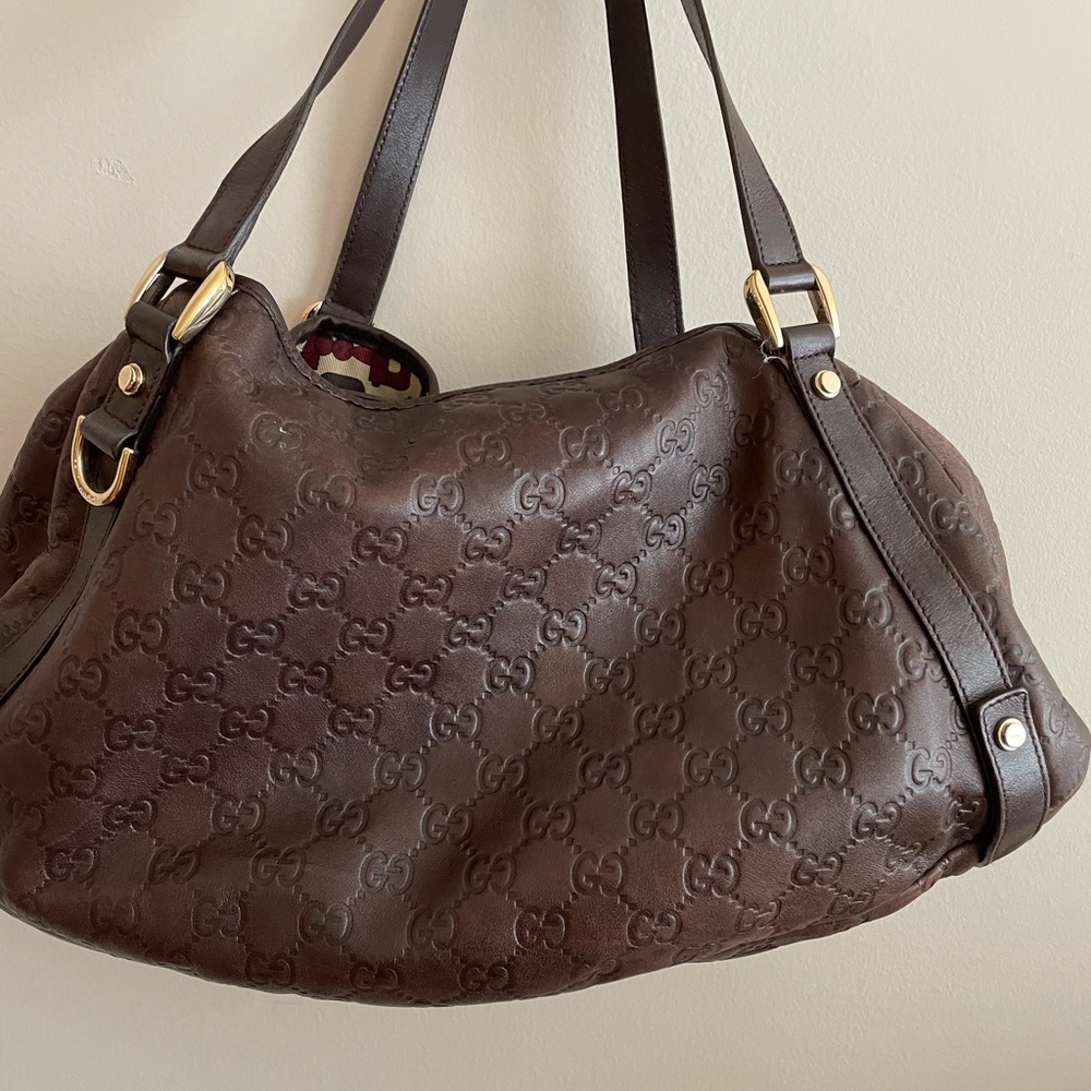 Genuine Gucci Leather handbag. Includes dust cover.